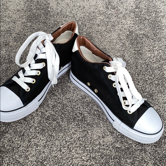 BLACK AND WHITE STYLISH SNEAKERS - Picture 1 of 4